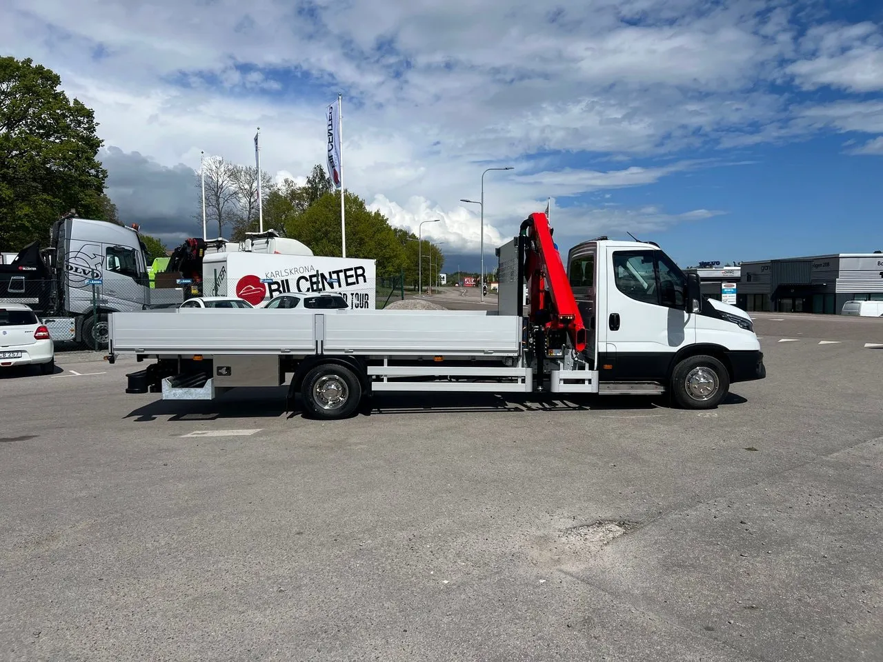 Vehicle image 13