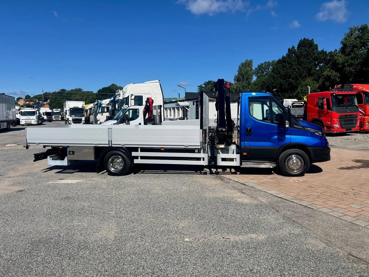 Vehicle image 8