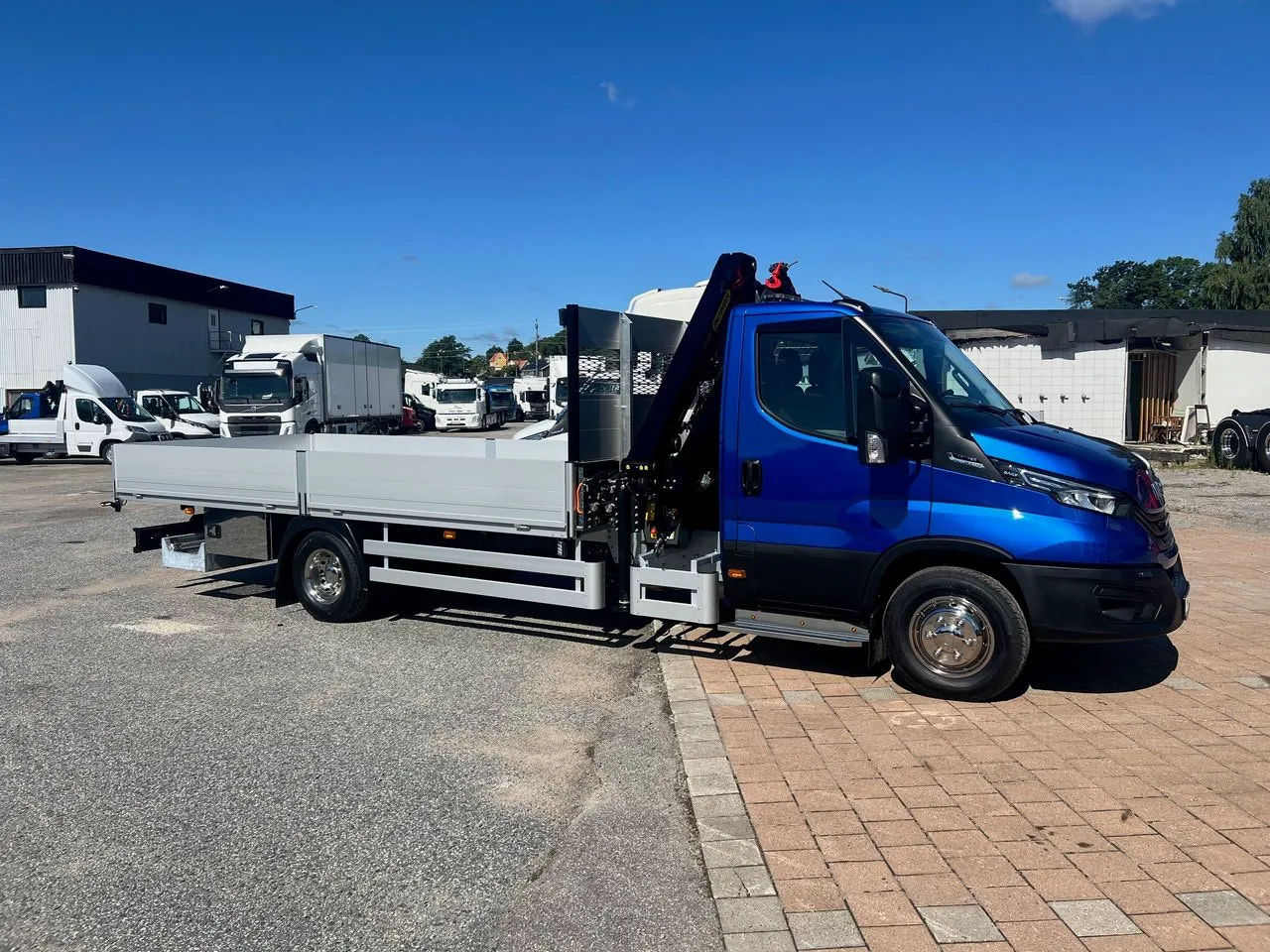 Vehicle image 6