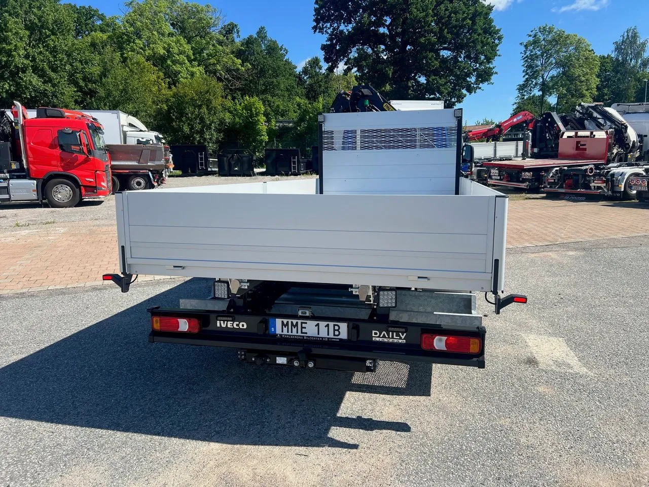 Vehicle image 15