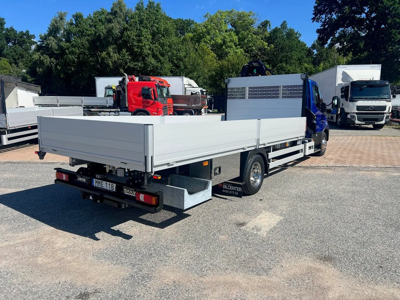 Vehicle image 13