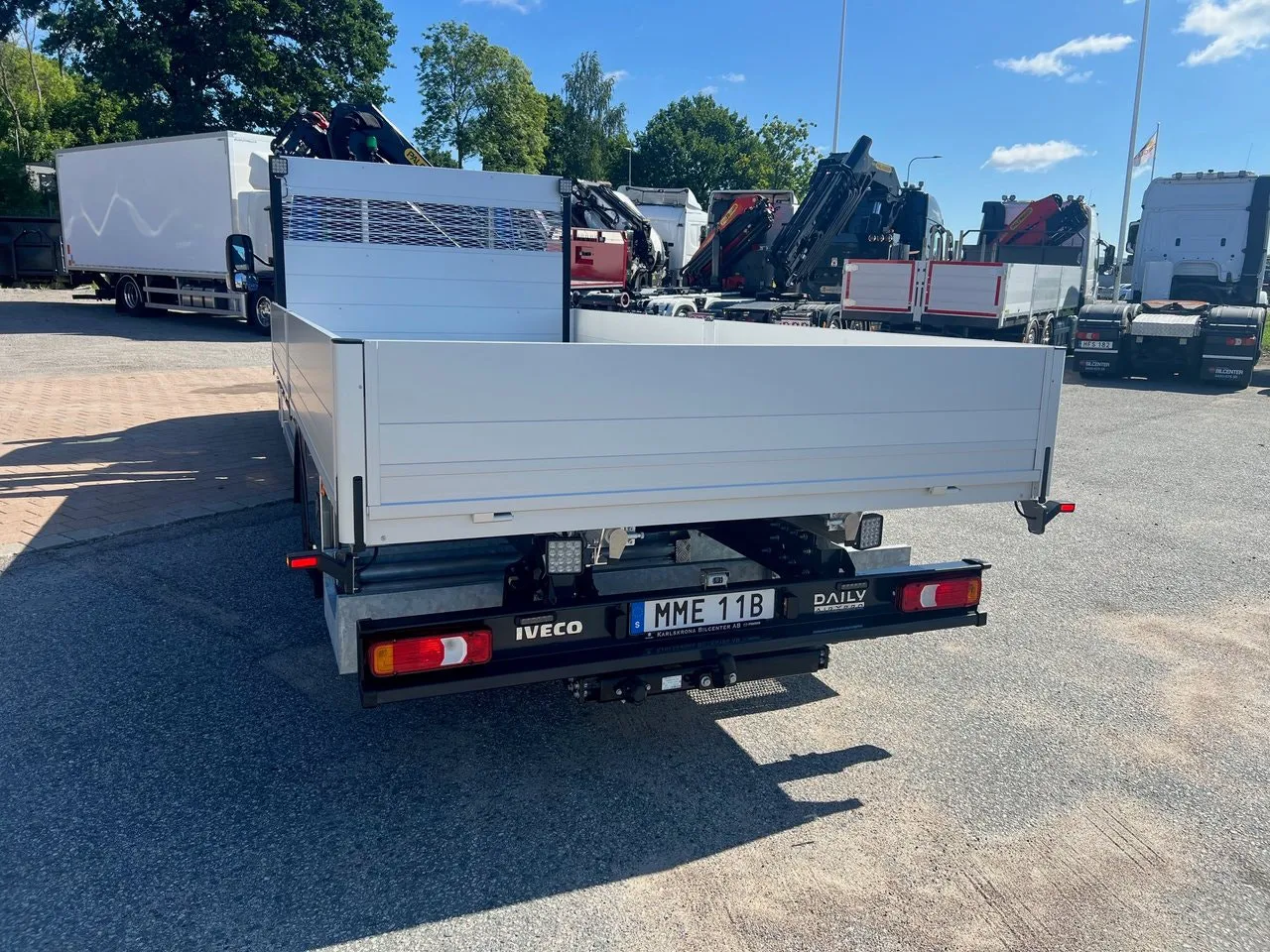 Vehicle image 17