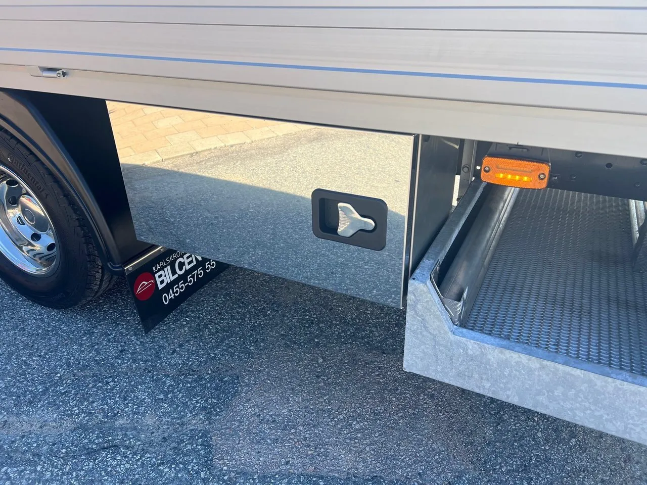 Vehicle image 22