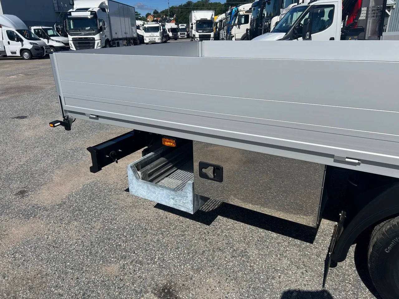 Vehicle image 35