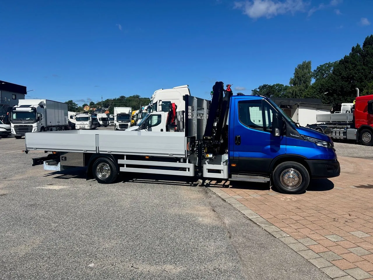 Vehicle image 7