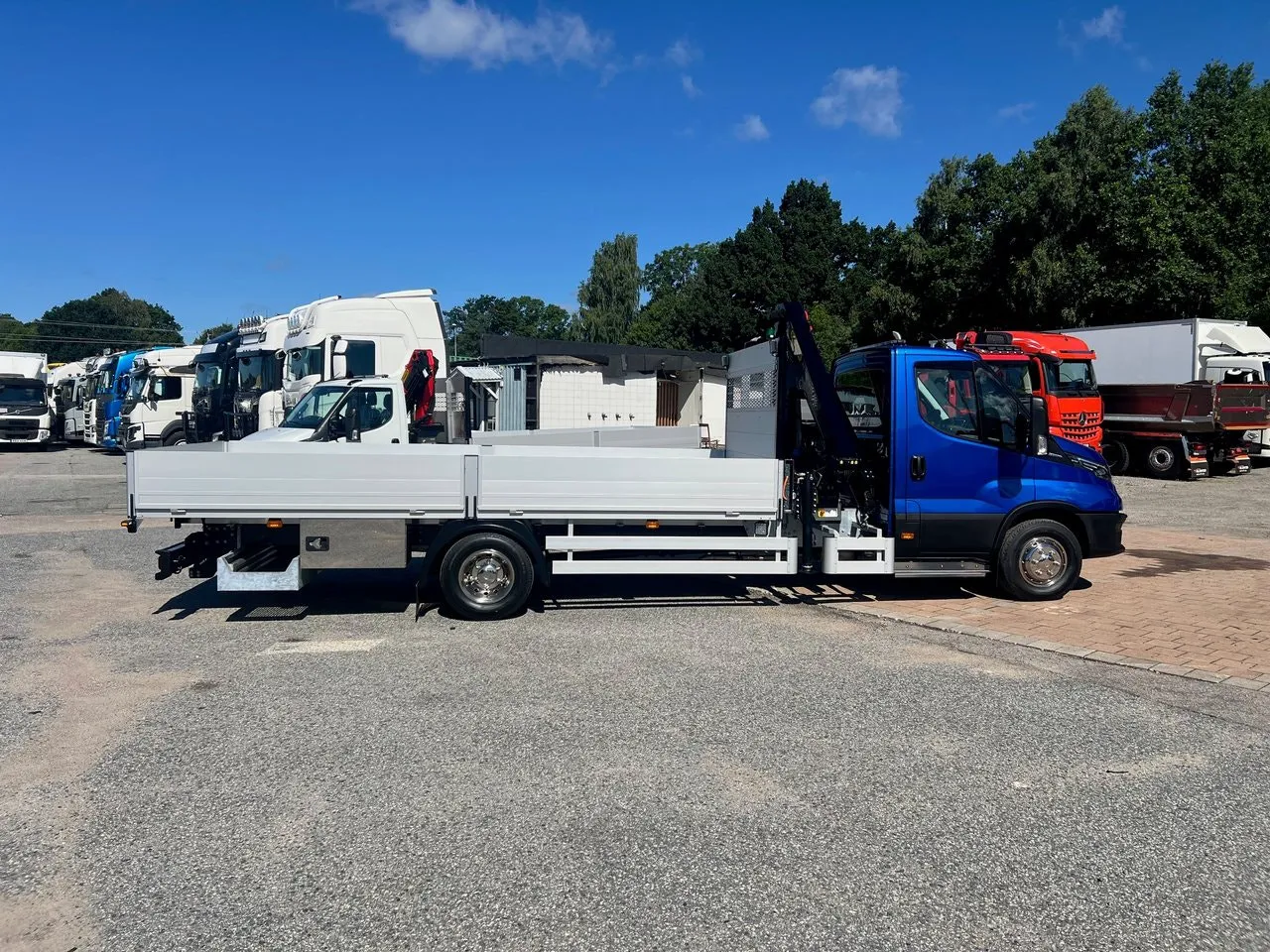 Vehicle image 9