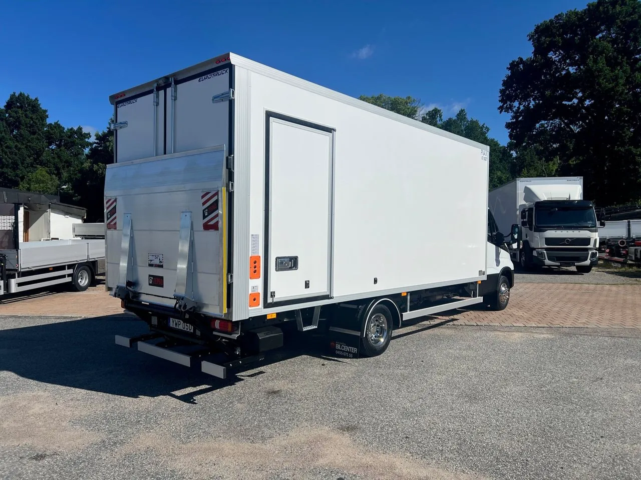Vehicle image 15