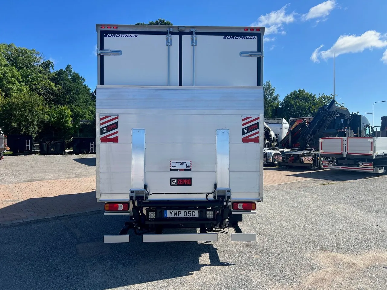 Vehicle image 18