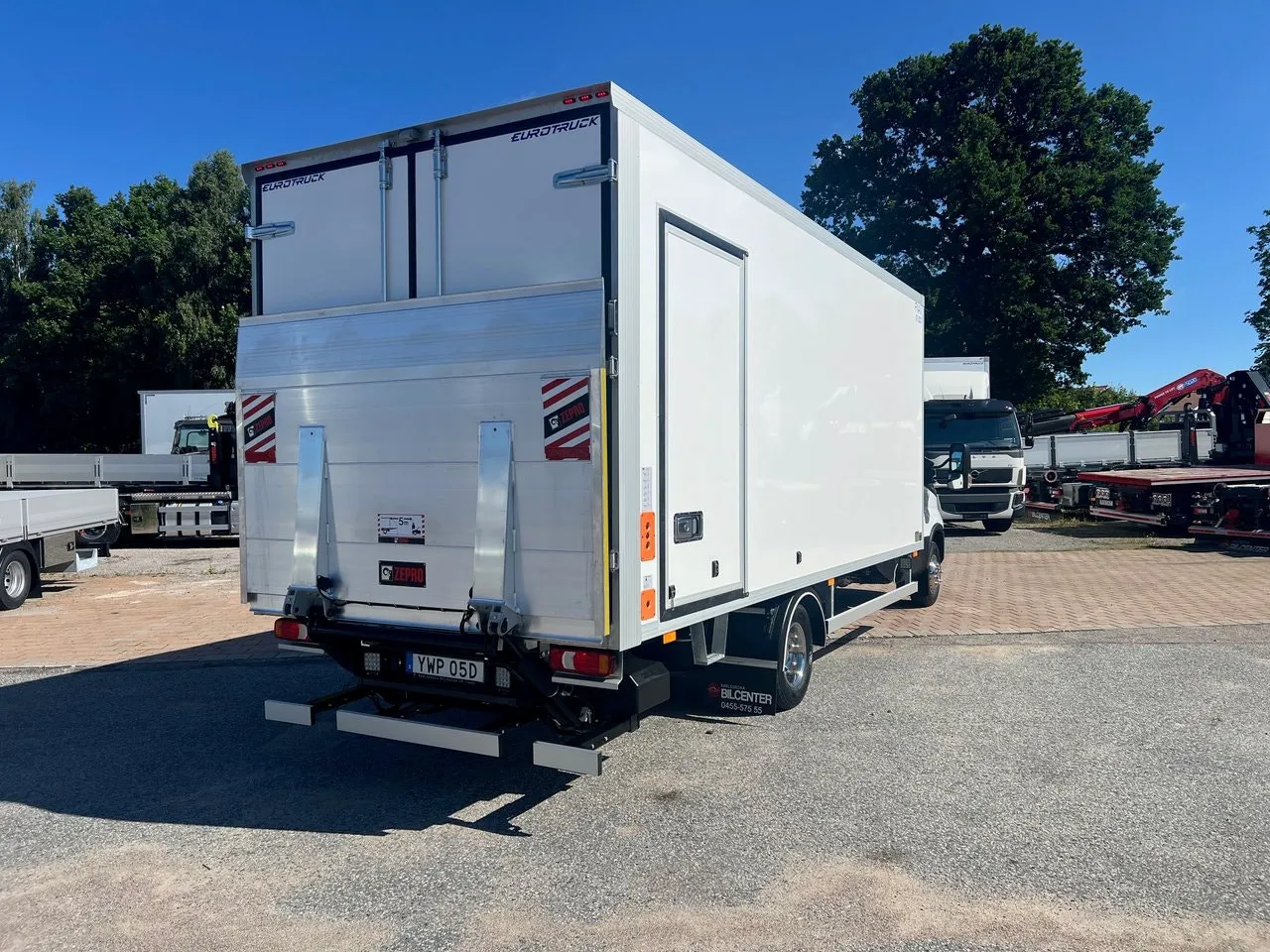 Vehicle image 16