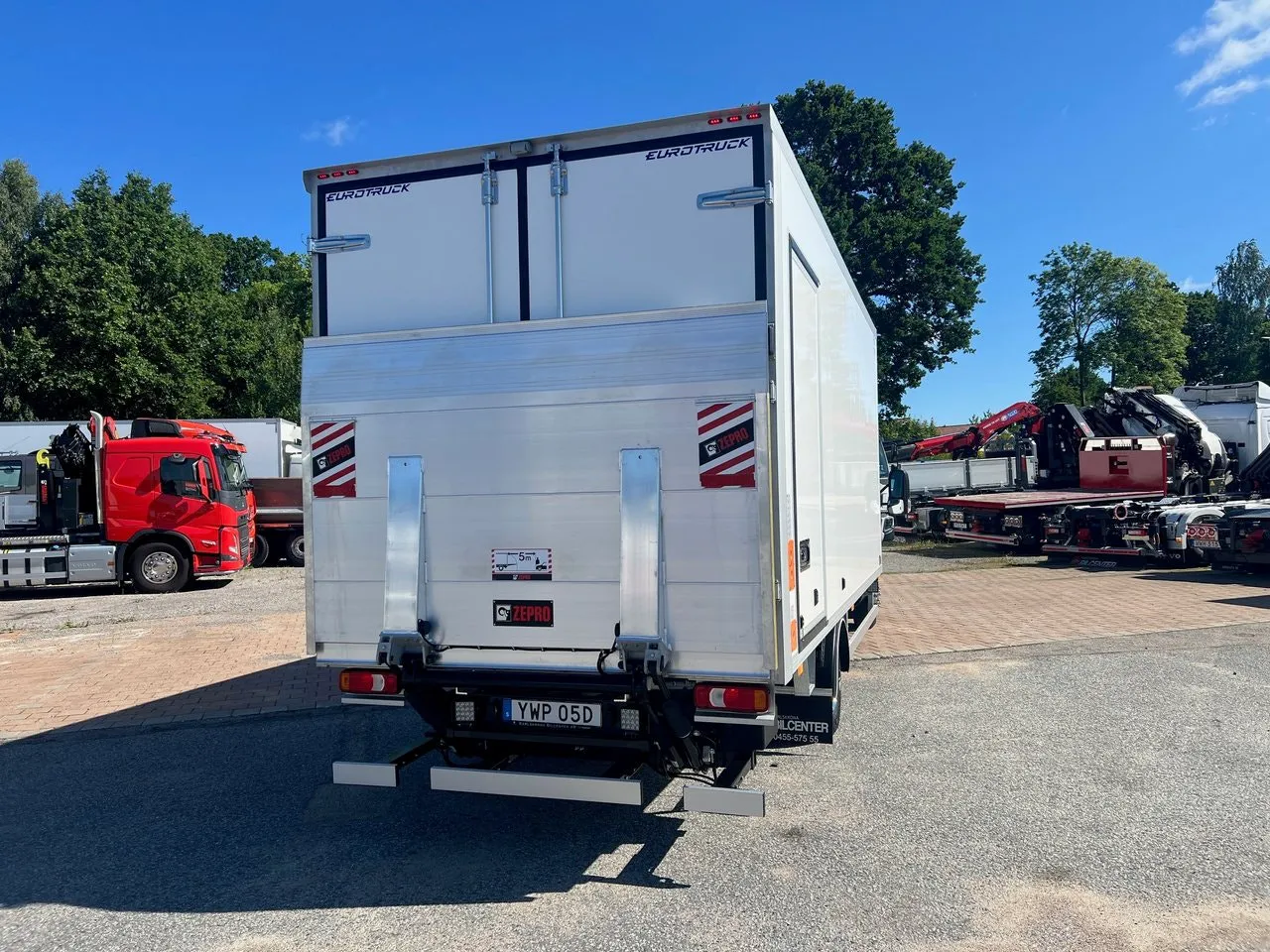 Vehicle image 17
