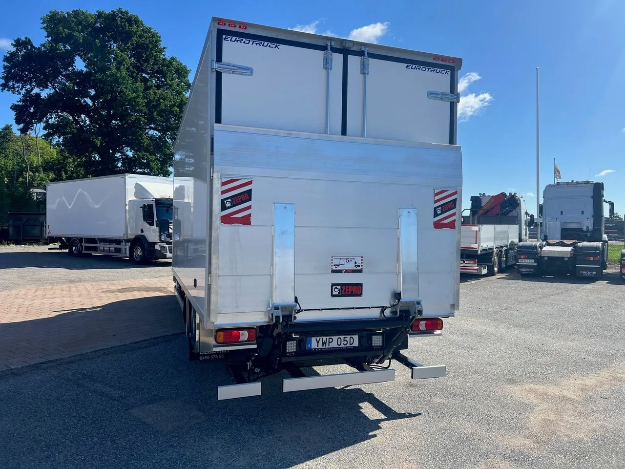 Vehicle image 19