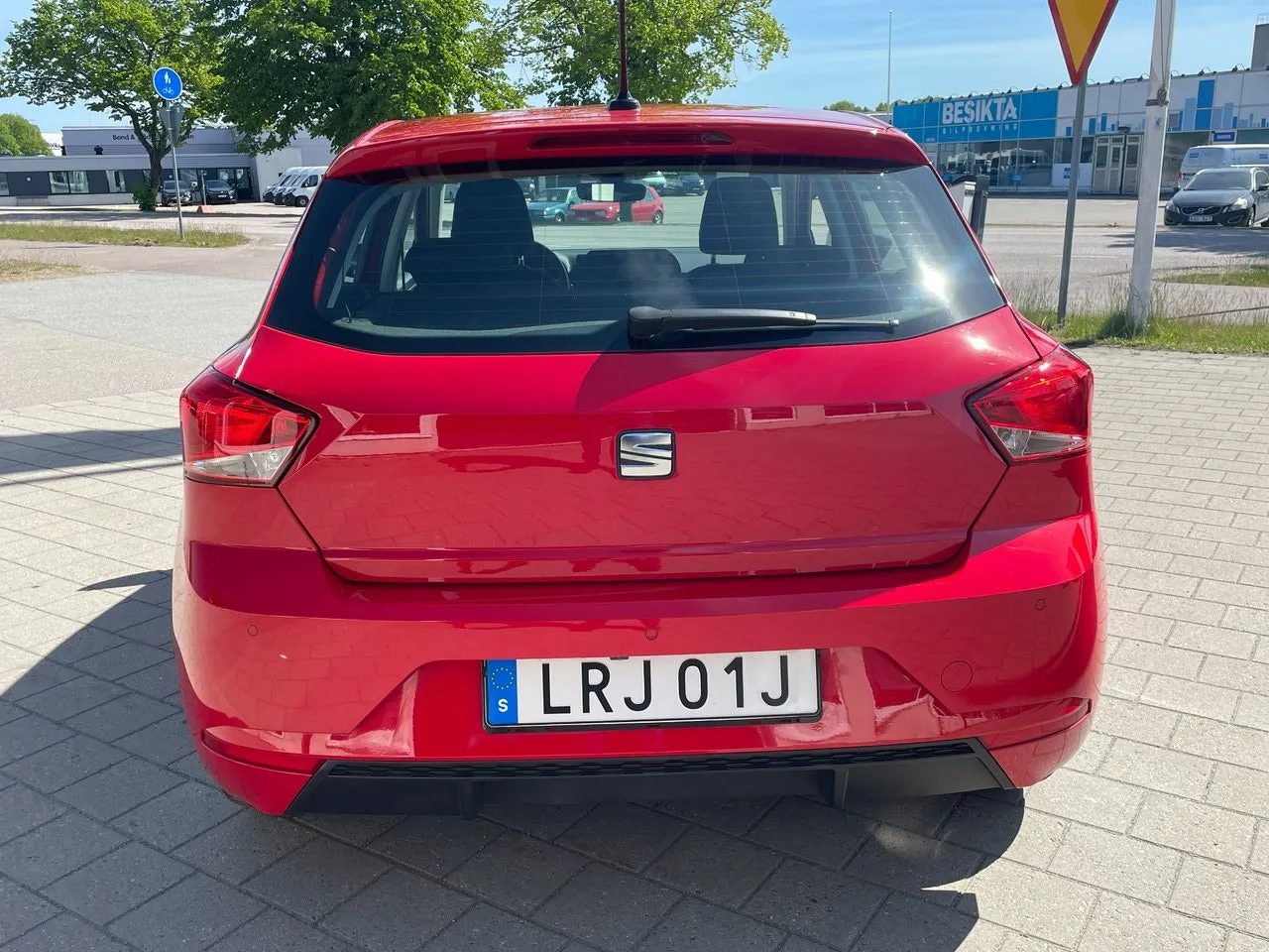 Vehicle image 4