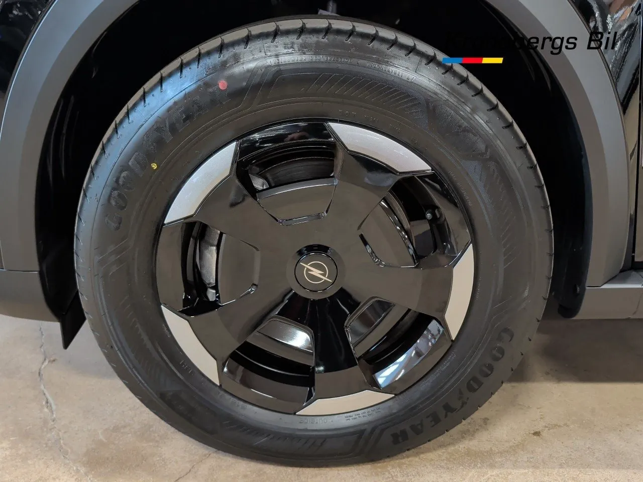 Vehicle image 15