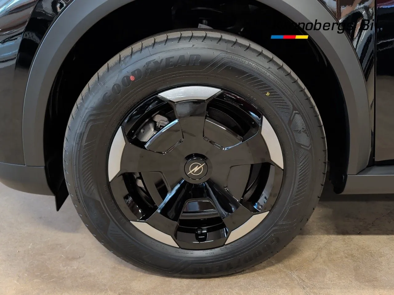 Vehicle image 15