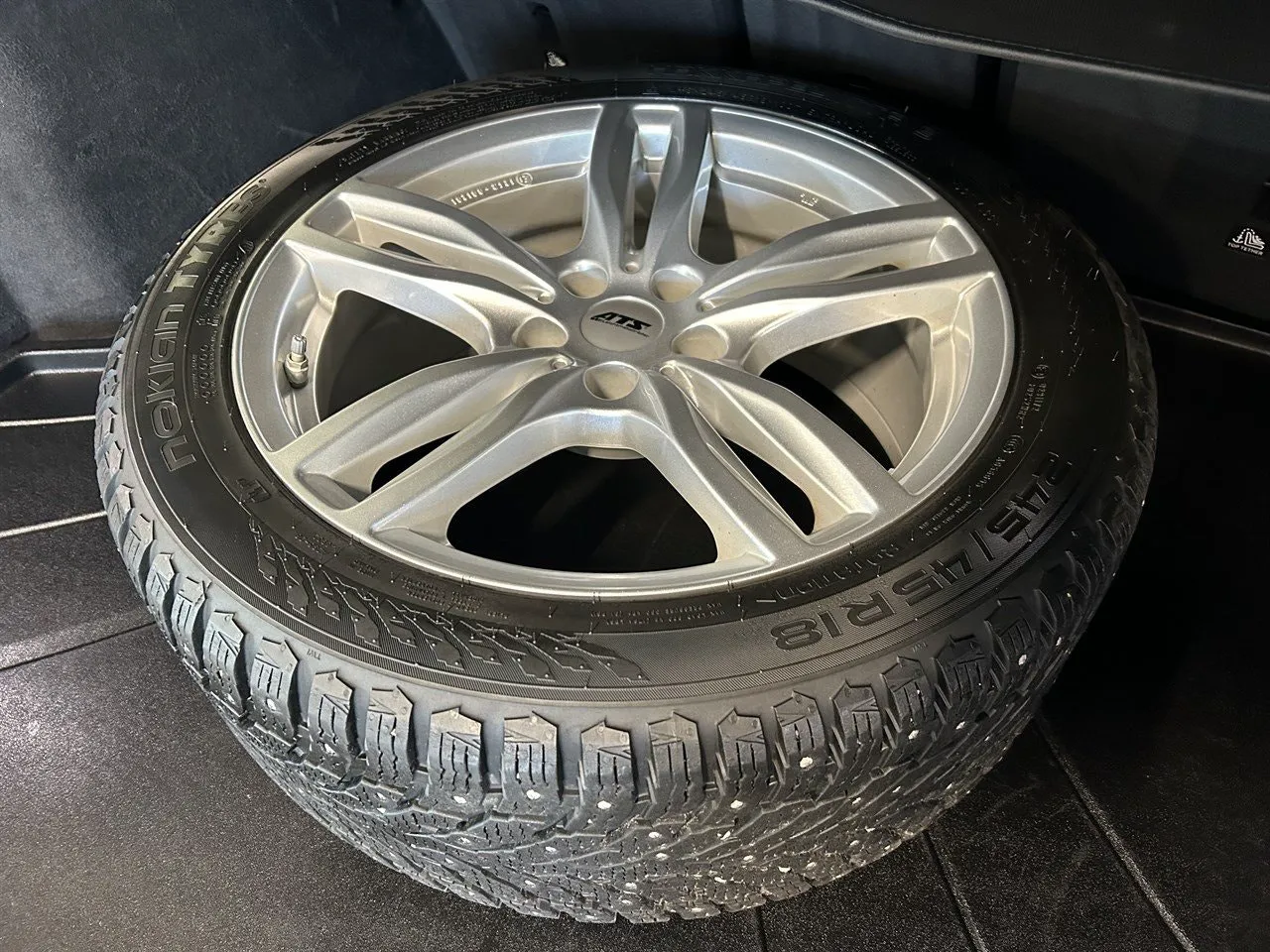 Vehicle image 15