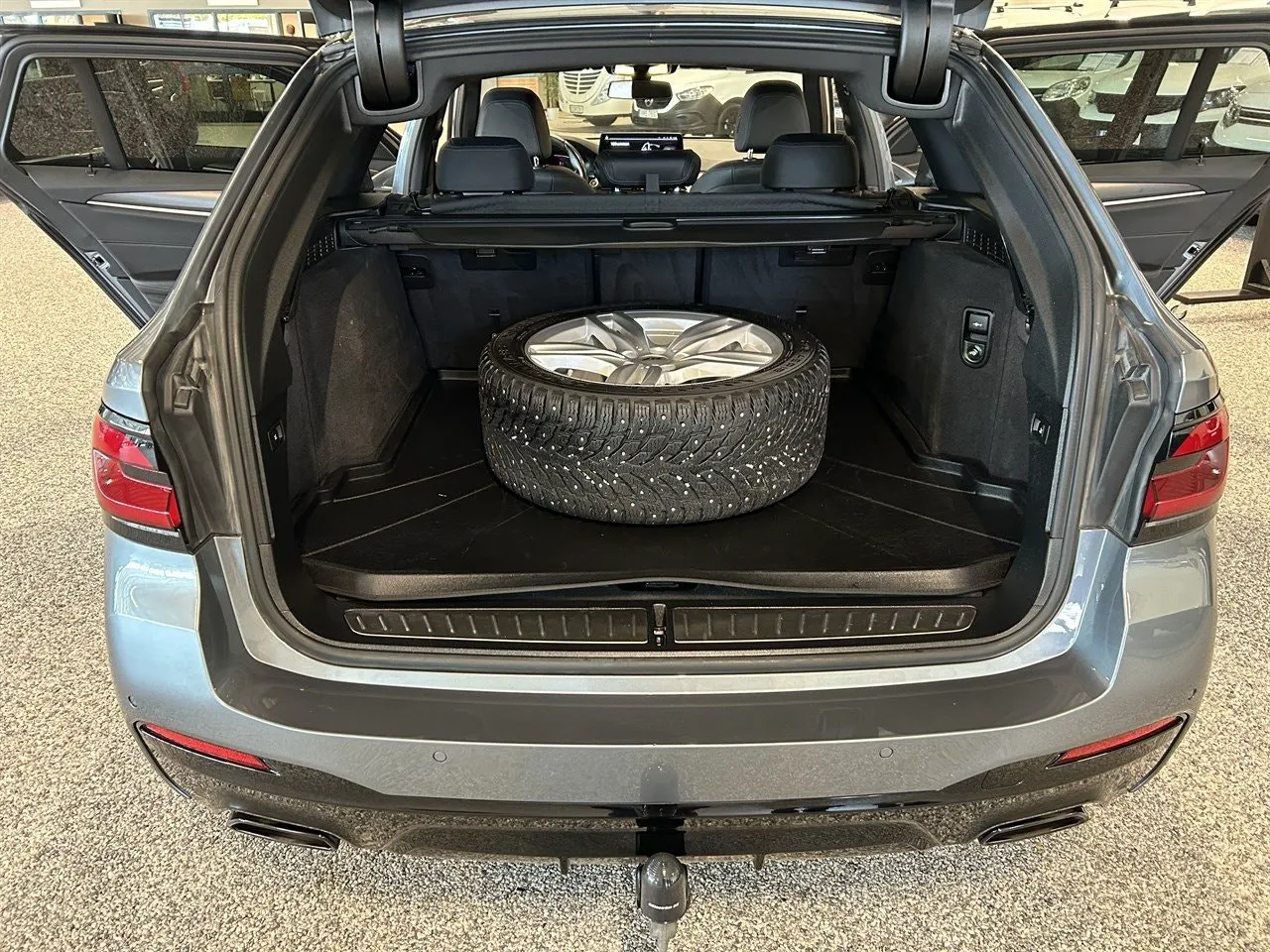 Vehicle image 14