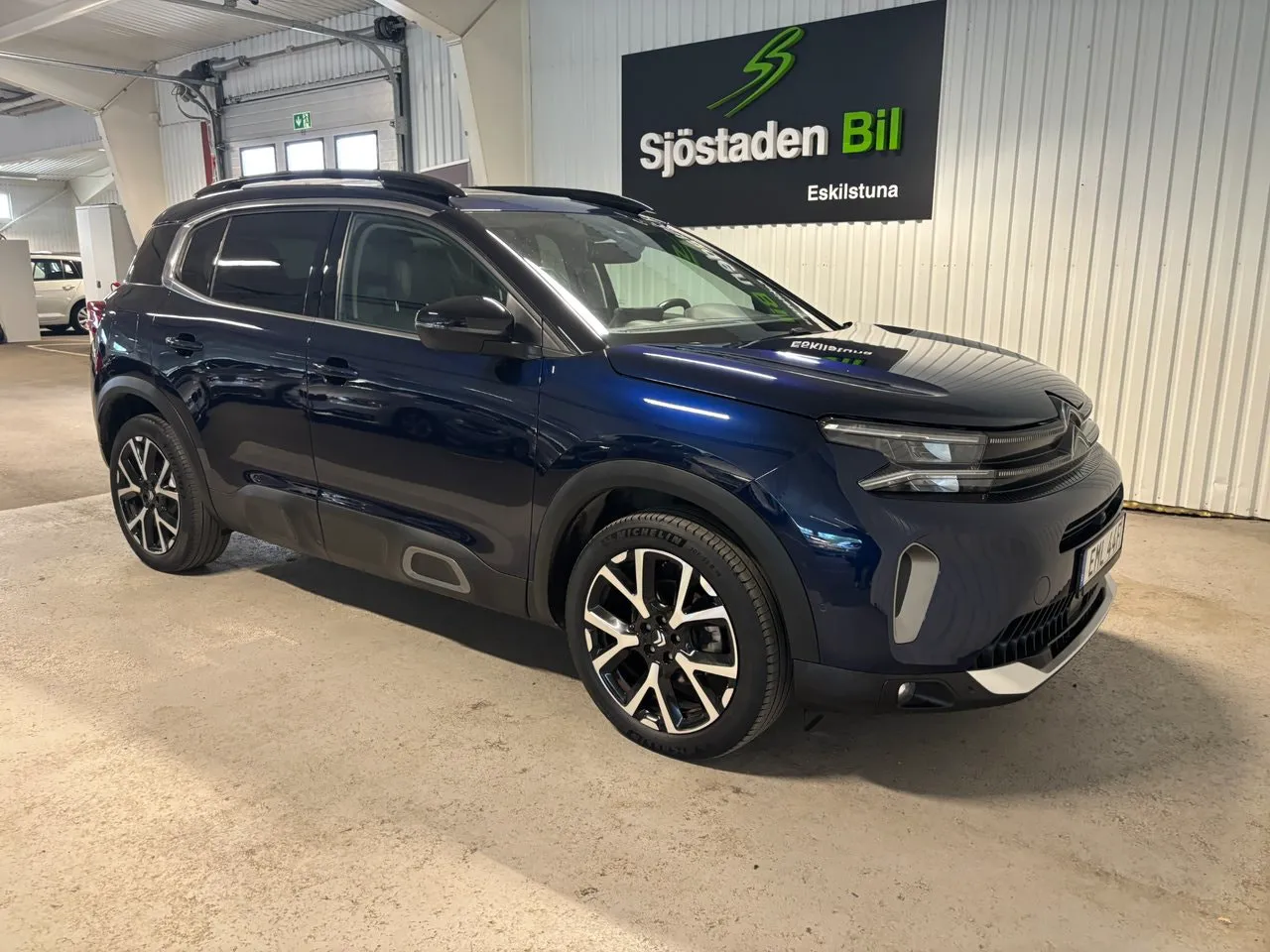 Vehicle image 5