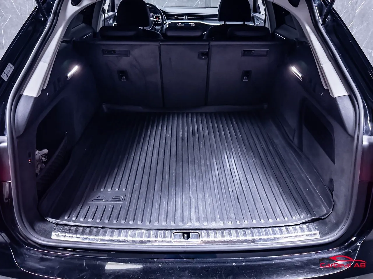 Vehicle image 16