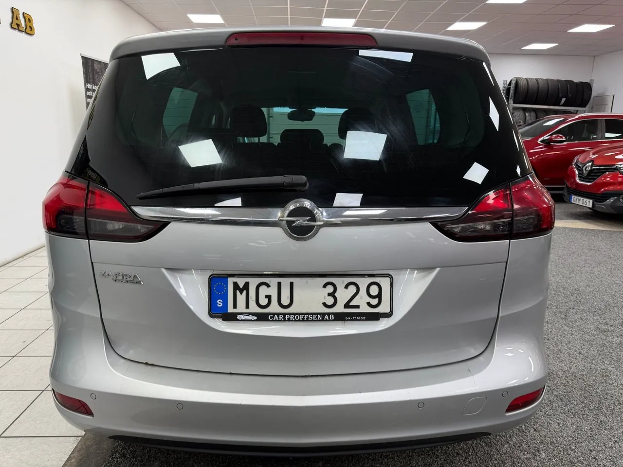 Vehicle image 16