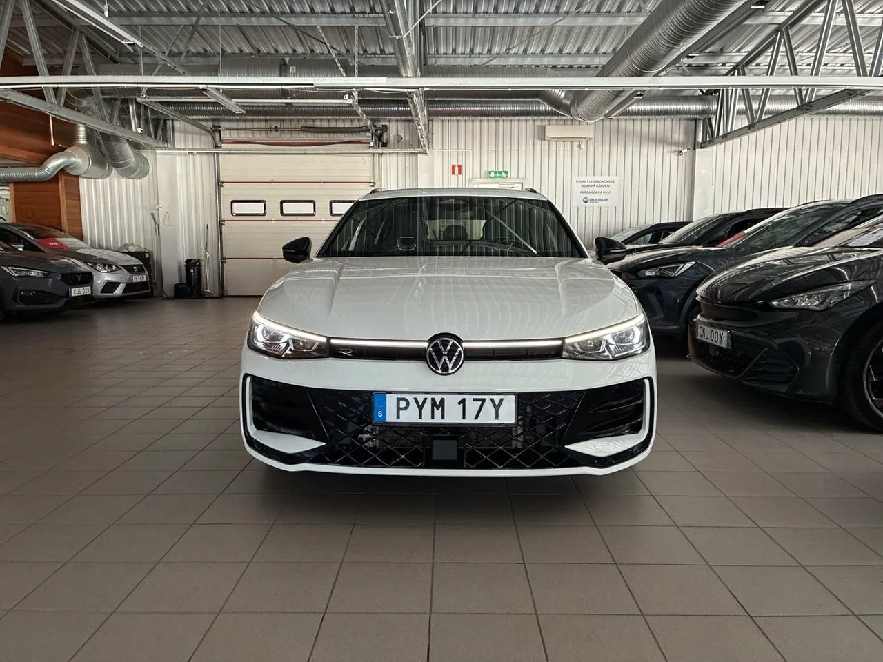 Vehicle image 26