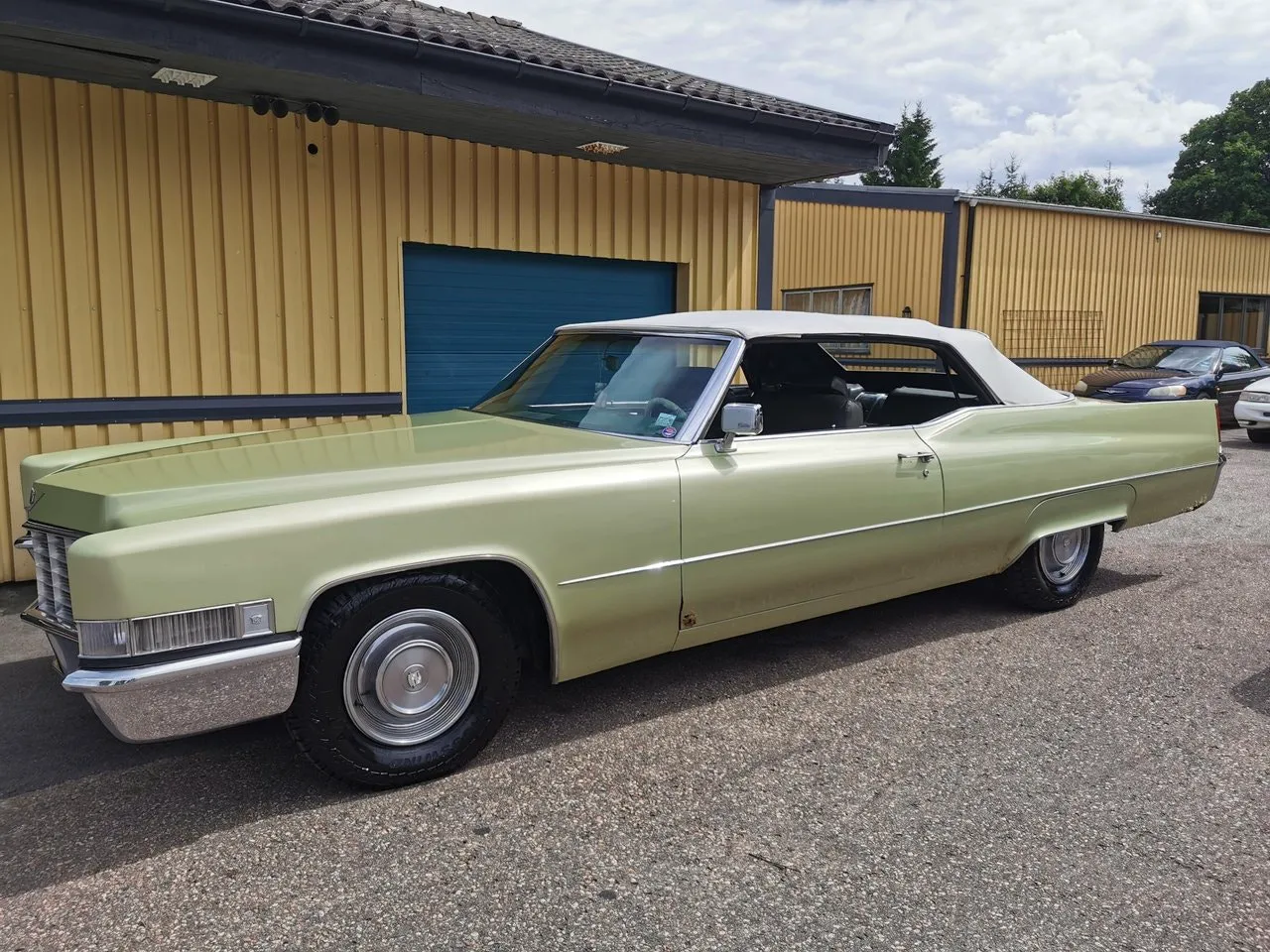 Vehicle image 21