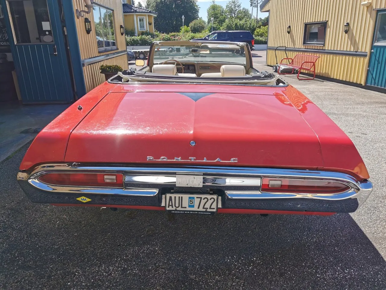 Vehicle image 14