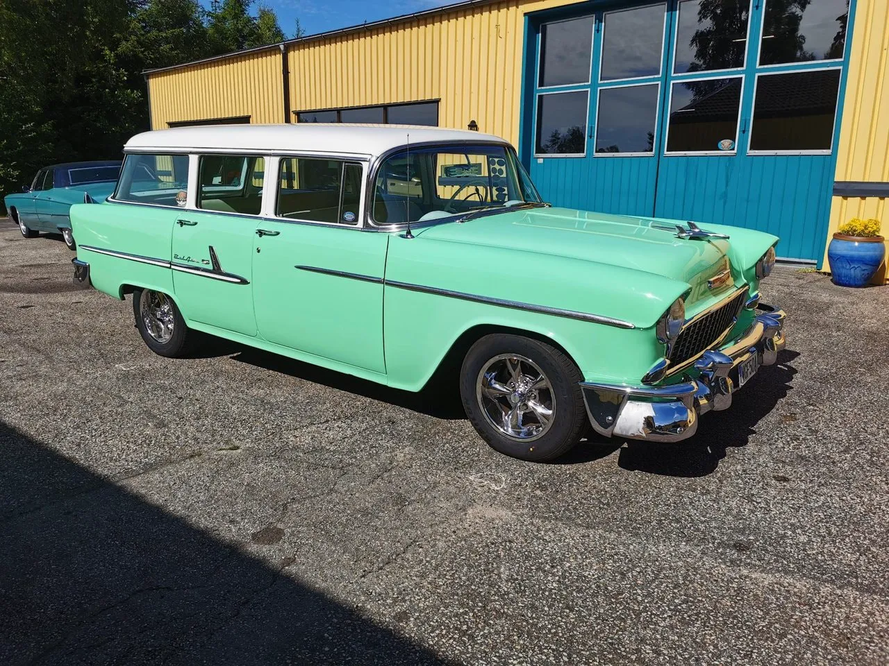 Vehicle image 24