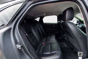 Jaguar F-Pace bild 12