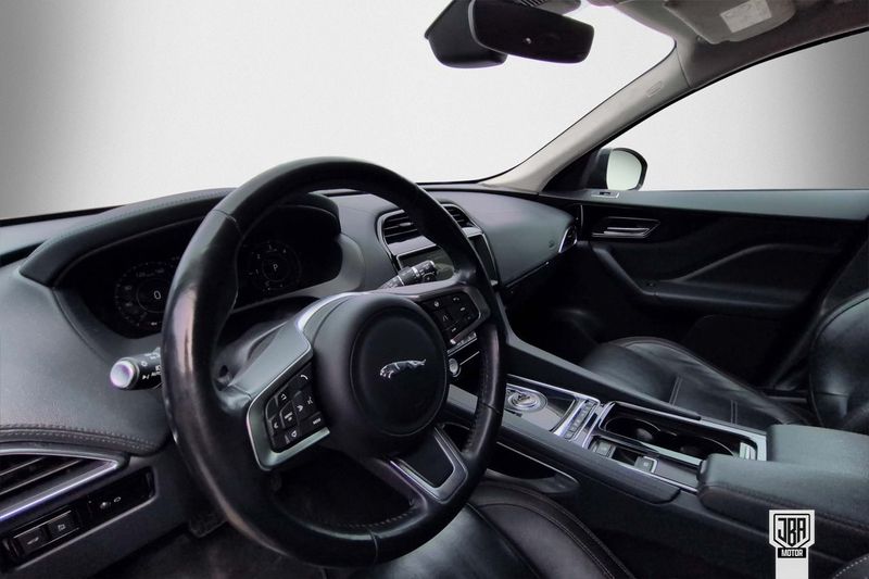 Jaguar F-Pace bild 9