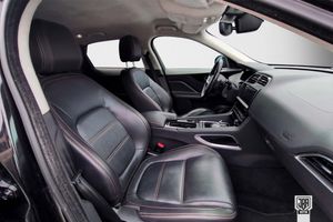 Jaguar F-Pace bild 14