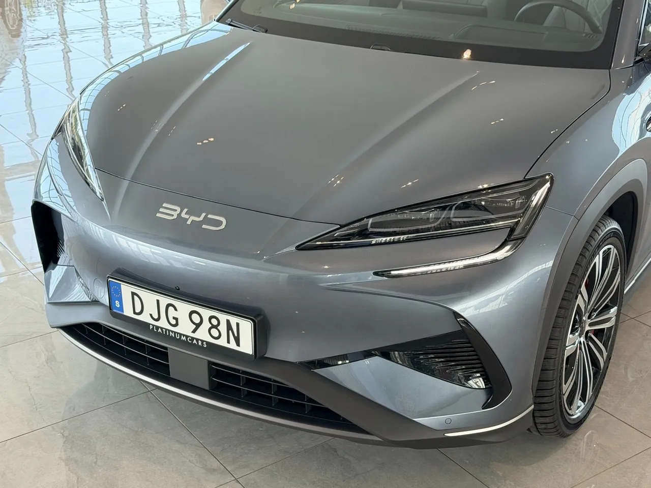 Vehicle image 4