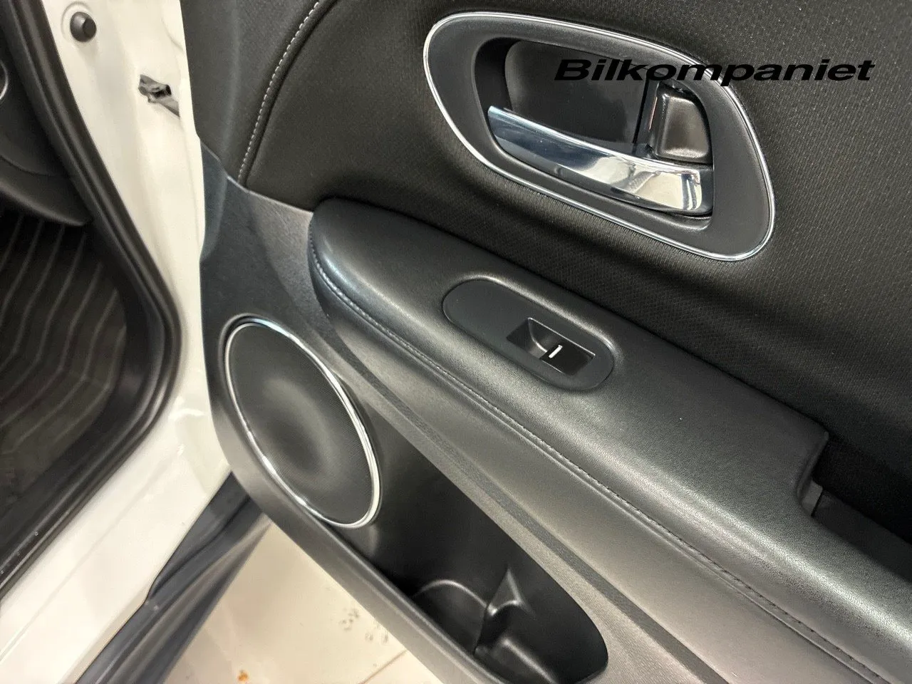 Vehicle image 21