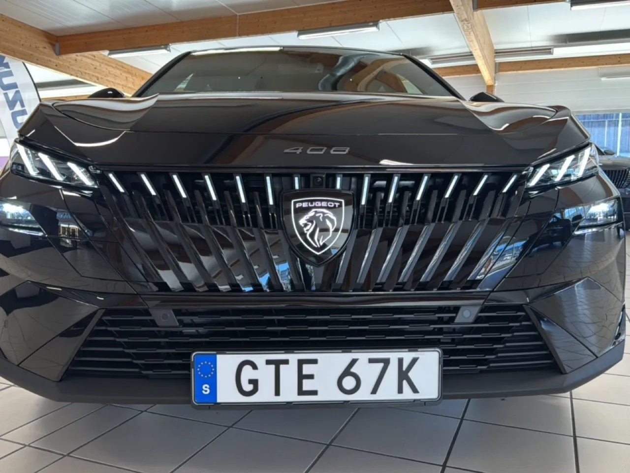 Vehicle image 16