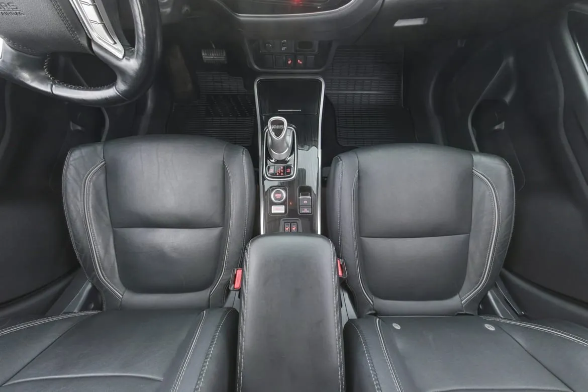 Vehicle image 16