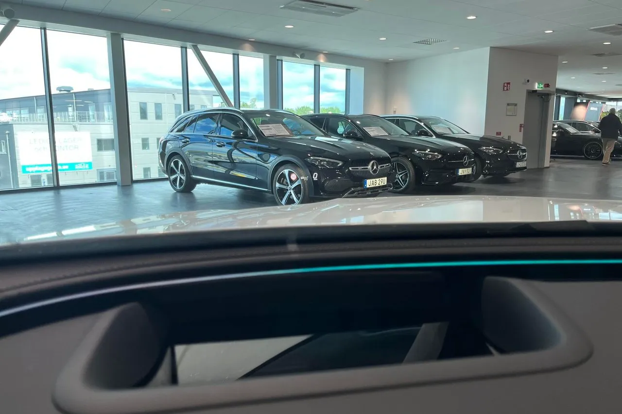 Vehicle image 17