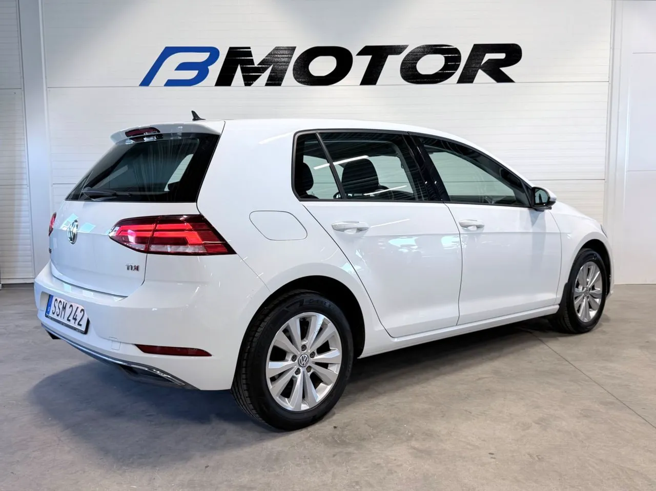 Vehicle image 7