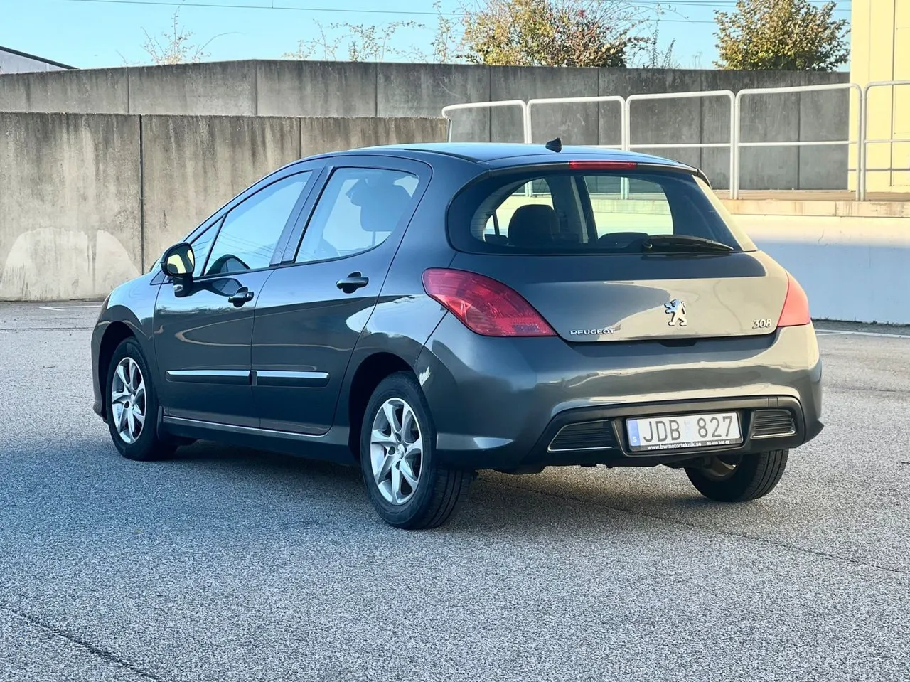 Vehicle image 3