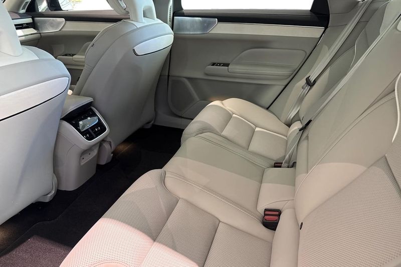 Volvo ES90 bild 13