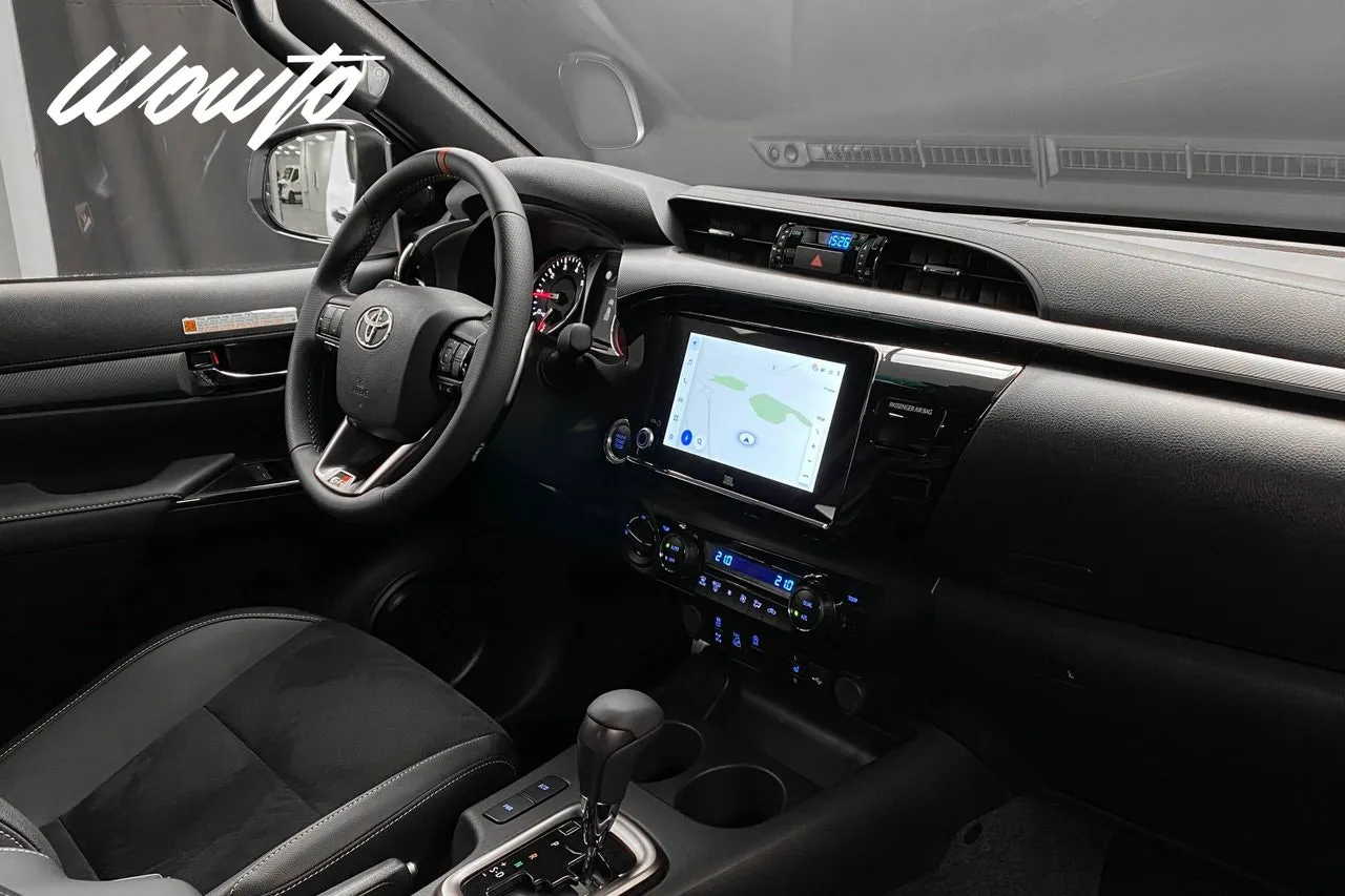 Vehicle image 15