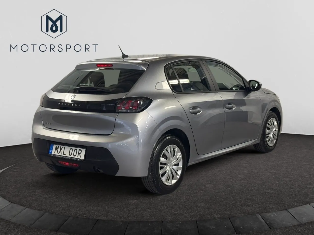 Vehicle image 7