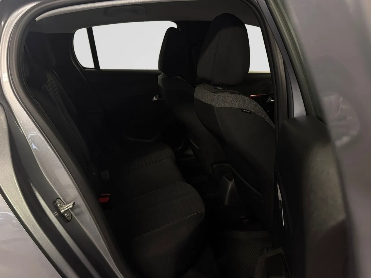 Vehicle image 20