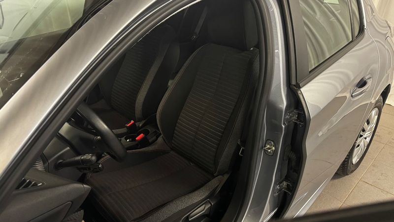 Peugeot 208 bild 13