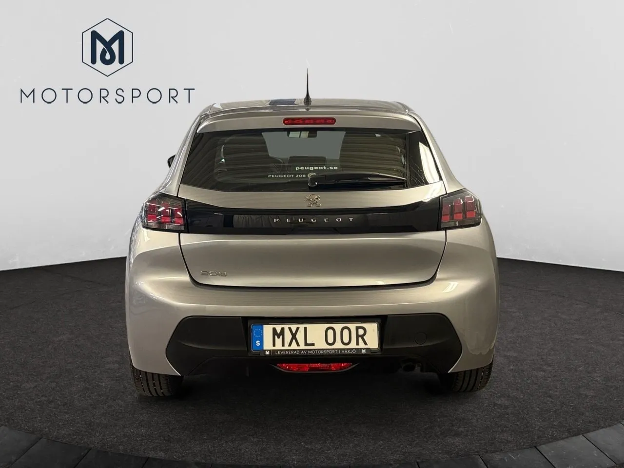 Vehicle image 6