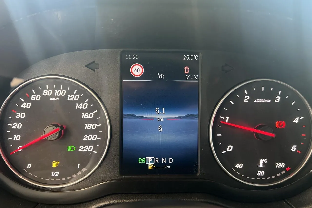 Vehicle image 16