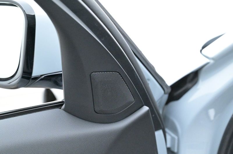 BMW 330 bild 18