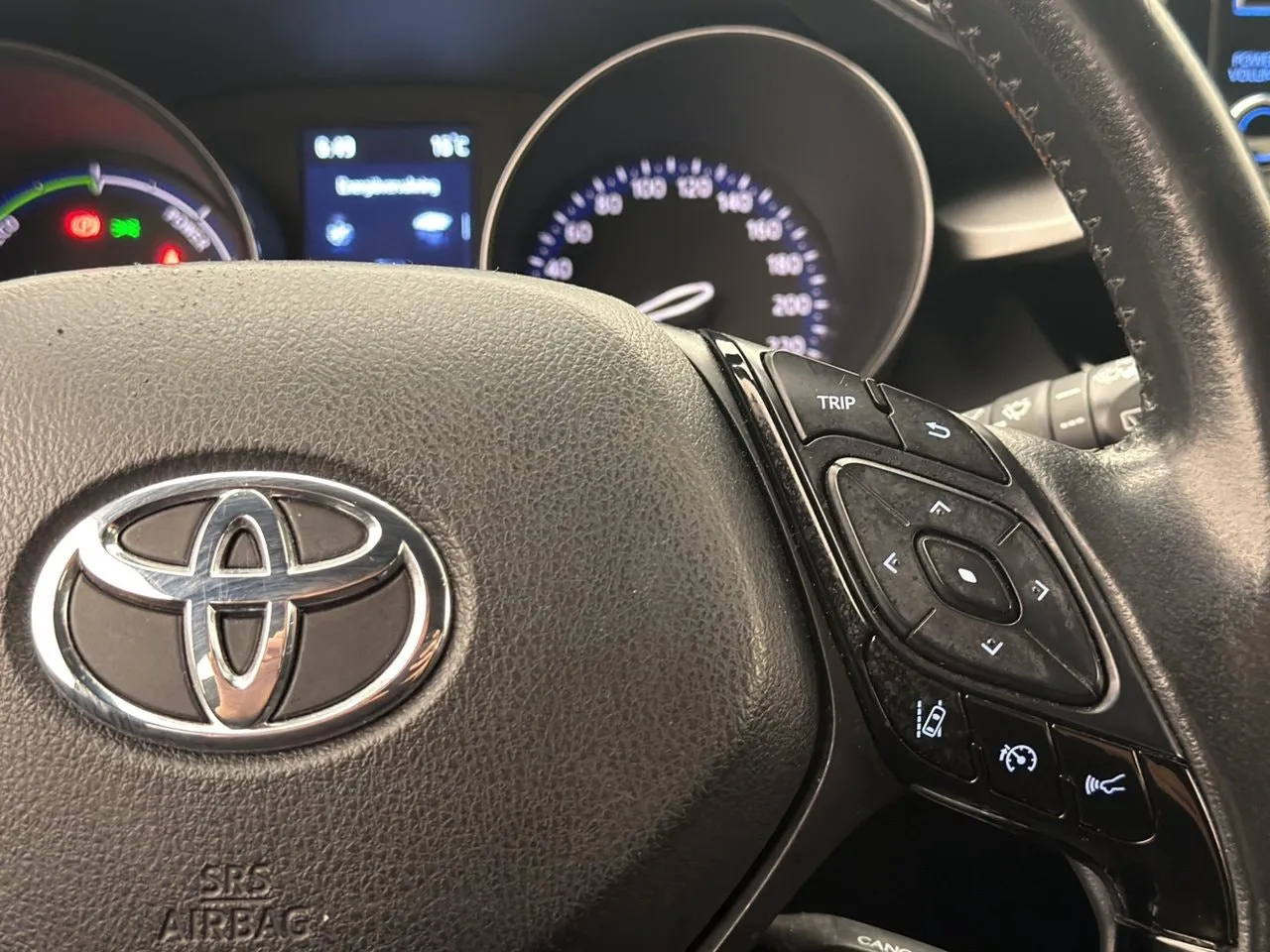 Vehicle image 16