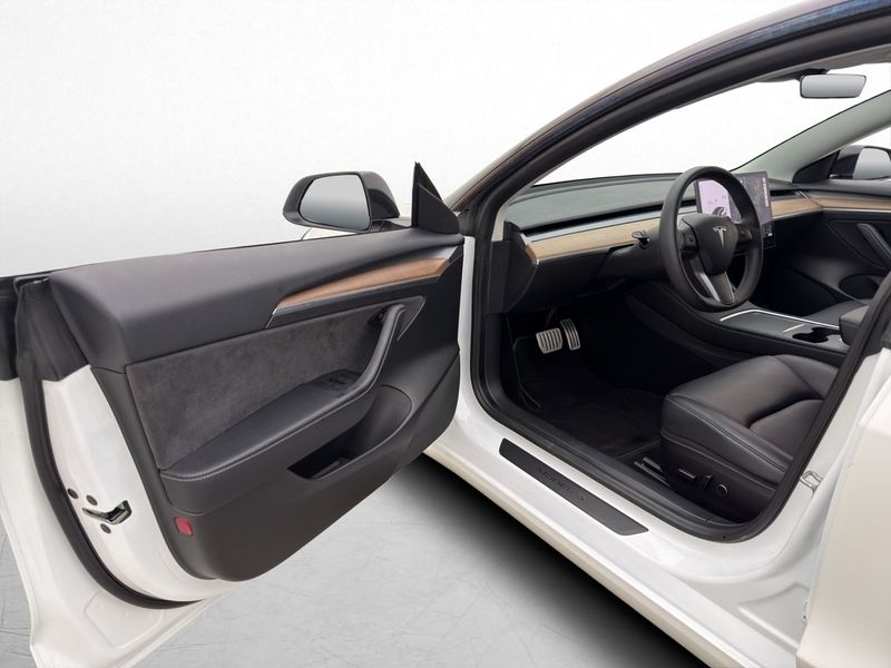 Tesla Model 3 bild 10