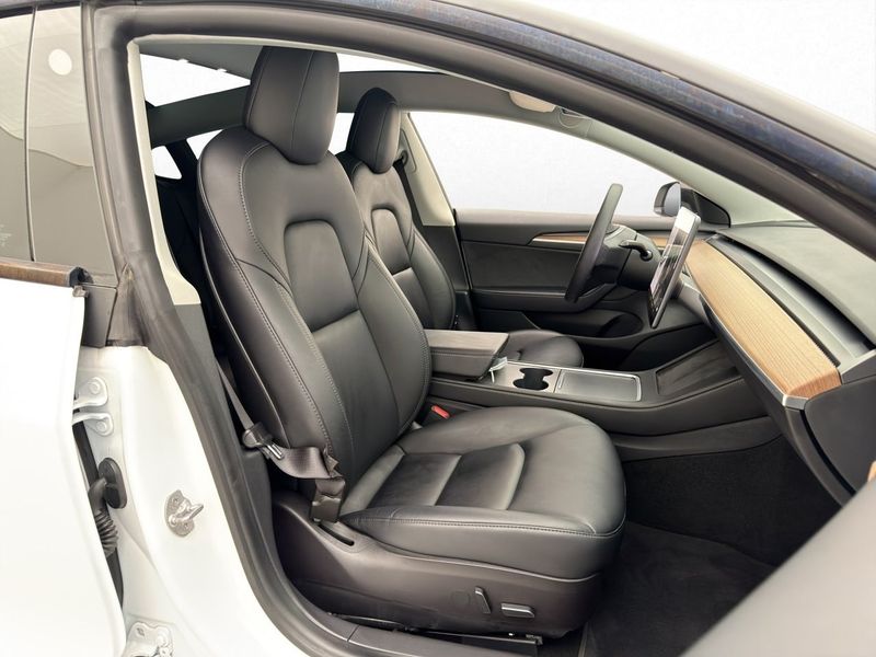 Tesla Model 3 bild 27