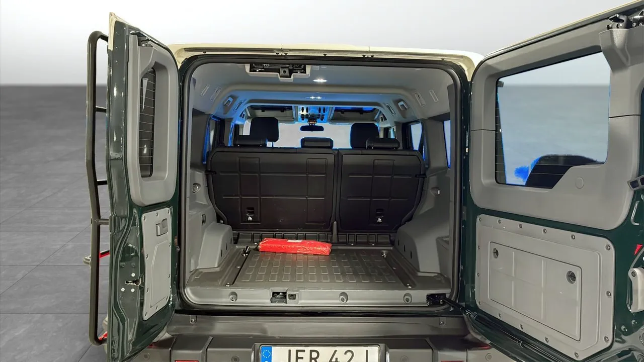 Vehicle image 9