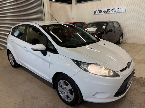 Ford Fiesta 5-dörrar 1.25 Trend Euro 5/ Nyservad/ Låga mil - 2013